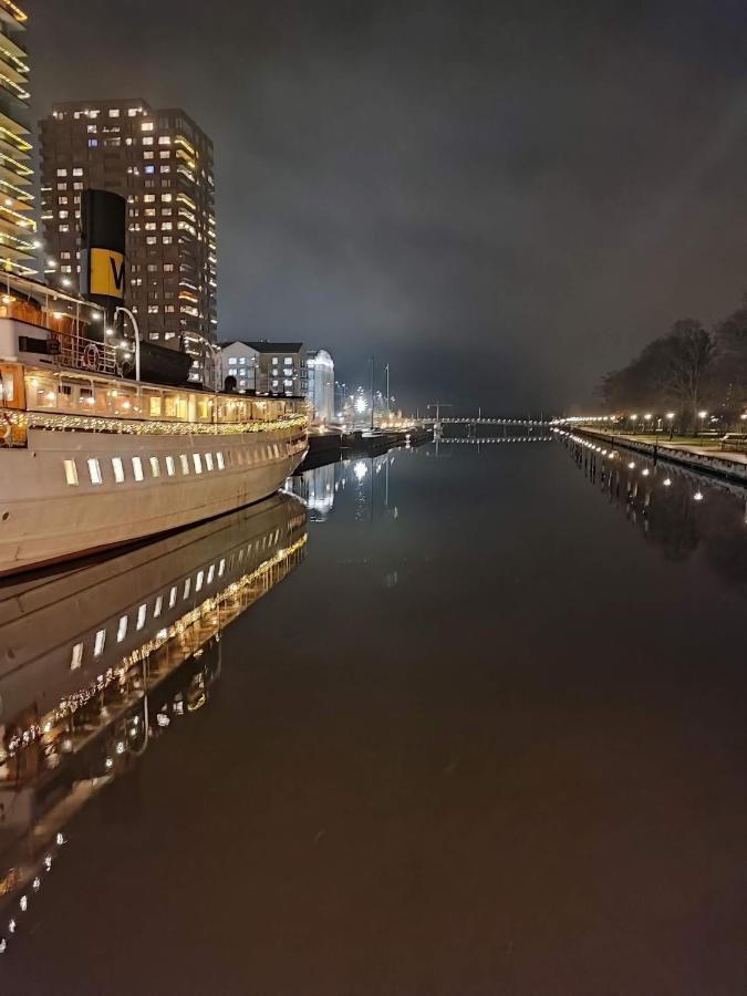 Apartamento Den Unika Sekelskiftsvaningen. Norrtälje Exterior foto