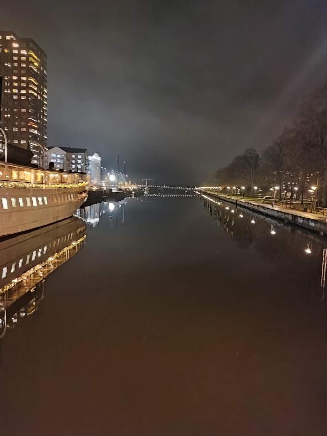 Apartamento Den Unika Sekelskiftsvaningen. Norrtälje Exterior foto